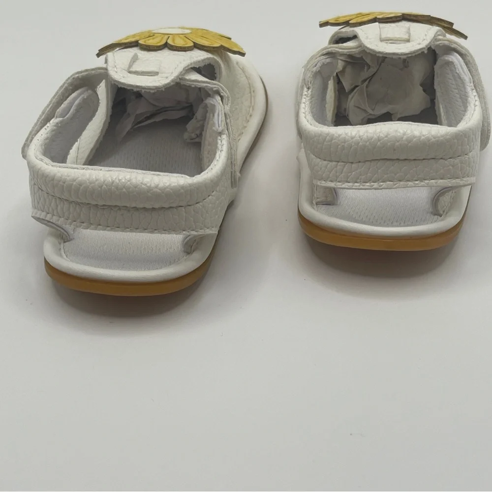 SALE 4/$20 Trendy Boutique White and Yellow crib Shoes 5 12-18 Months sandals